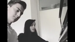 Paulo Dybala sorprendió tocando piano junto a su novia Oriana Sabatini en la cuarentena