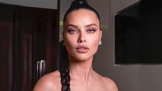 La modelo brasileña Adriana Lima es la nueva embajadora FIFA para los aficionados