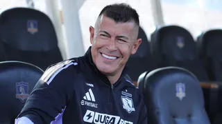 “Mate en mano y sin hablar”: La polémica y desafiante actitud de Almirón que tensó aún más el ambiente en Colo Colo