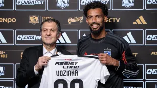 Noticias de Colo Colo hoy 5 de agosto: Mosa frena el interés por Ortiz, la evaluación a Vozinha y la cláusula para 2027