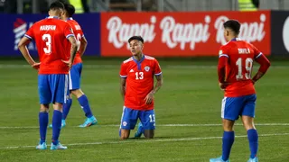 Resumen: La Roja se alejó de Qatar 2022 en una fecha de “respiro” para Uruguay y Perú