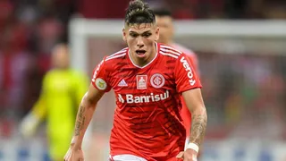 Carlos Palacios dio una asistencia en la derrota de Internacional contra Flamengo de Mauricio Isla