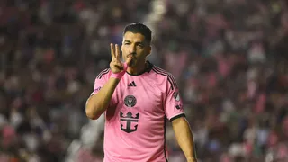 Luis Suárez insultó a hincha de Monterrey por tener un cartel contra Messi