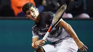 Cristian Garin enfrenta a John Isner por la segunda ronda del Masters 1.000 de París-Bercy