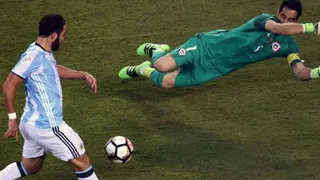 Higuaín: De las chances erradas en finales, la que más me recrimino es con Chile en EE.UU.