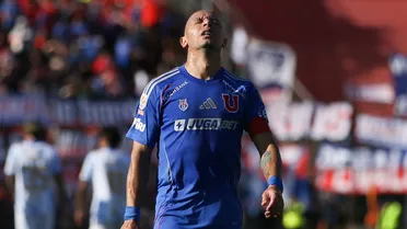 Preocupación en la U de Chile: Marcelo Díaz reaparece en muletas y enciende las alarmas