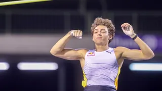 Armand Duplantis lo hizo de nuevo: Batió el récord mundial de salto con garrocha