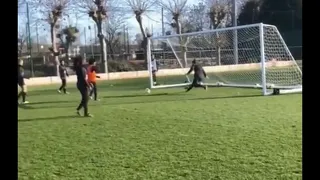 Christiane Endler lució sus reflejos durante práctica de PSG