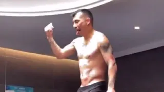 Gary Medel se lució bailando en “paños menores” en concentración de la Roja
