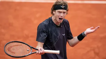 Andrey Rublev tuvo un día de FURIA en Roland Garros