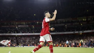 Arsenal batió a Aston Villa y sigue sólido en la cima de la Premier League