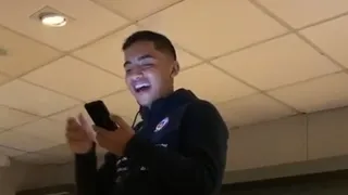 ¡Al ritmo de la cumbia! El bautizo del plantel de la Roja al joven delantero Nicolás Guerra