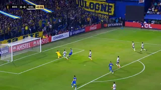 Brayan Cortés se lució con dos tapadones para salvar a Colo Colo ante Boca Juniors