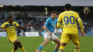 Napoli remontó para batir a Hellas Verona en la Serie A
