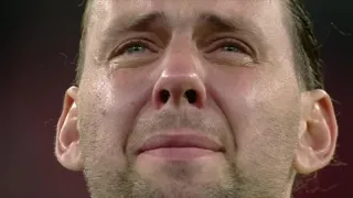Capitán de Hungría rompió en llanto al entonar su himno antes de su último partido en la selección