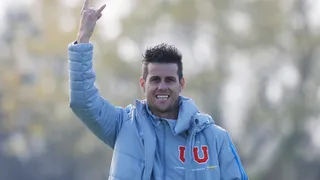 Diego Rivarola brilla como antaño en triunfo de las Leyendas de U de Chile sobre Colo Colo