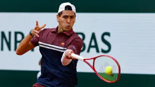 Se bailó cueca en Francia: Tabilo le ganó a la figura local y clasificó a octavos de Roland Garros