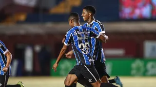 Gremio venció a Internacional en el clásico gaucho con un “afortunado” tiro libre