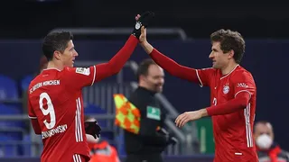 Muller y Lewandowski comandaron la paliza de Bayern Munich al colista Schalke
