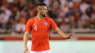 Salida de lateral acerca a Mauricio Isla a Real Betis y Boca comienza a resignarse