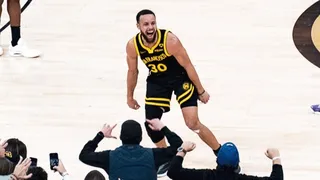 Stephen Curry anotó un triple en el último segundo y le dio emocionante victoria a Warriors