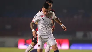 Bryan Carrasco tuvo acción en caída de Veracruz ante Atlas en la liga mexicana