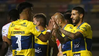 Everton arrolló a Población Los Nogales por la Copa Chile