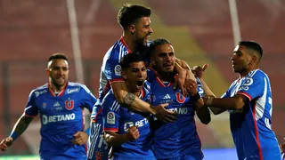 Israel Poblete soltó un derechazo y estiró la ventaja de U. de Chile sobre la UC