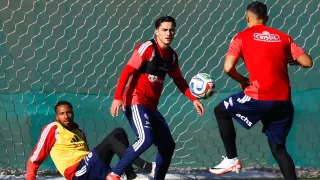 Córdova no se equivocó: La figura europea que brilló en su debut con La Roja