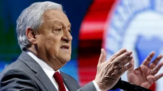 Conmebol homenajeó a Arturo Salah con mención honorífica antes del sorteo de la Libertadores