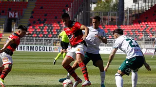 Rangers ganó y se acercó al líder