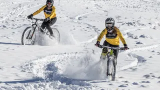 Dupla chilena buscará transformarse en la primera cordada femenina en hacer cumbre en bicicleta en Kilimanjaro