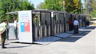 Plan Estadio Seguro presentó torniquetes móviles para ingreso a recintos deportivos