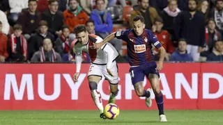 Fabián Orellana fue titular en la caída de Eibar frente a Rayo Vallecano