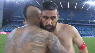 ¿Reconciliación total en Cuiabá? El apretado abrazo de Claudio Bravo y Arturo Vidal