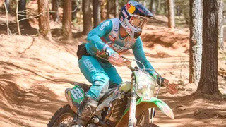 Benjamín Herrera se sobrepuso a un choque contra un árbol y ganó en Indiana