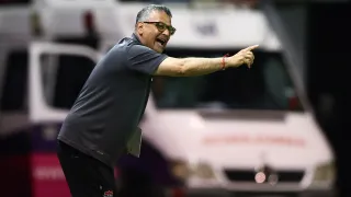 Le avisaron por WhatsApp que su fichaje se cayó y ahora el DT rompió el silencio