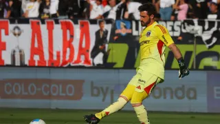 Un arquero desde Europa y otro del torneo local: Colo Colo nuevamente se abre al mercado