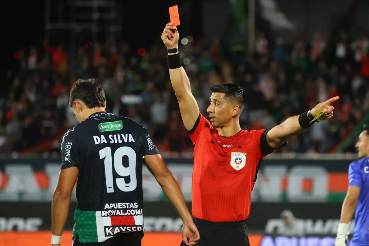 De héroe a villano! Insólita expulsión de Da Silva en el Palestino vs Dep.  Limache