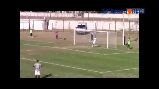 El insólito autogol del portero Rodrigo Cervetti en la B Metropolitana de Argentina