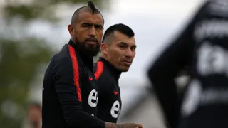 Arturo Vidal y Gary Medel generan preocupación en la selección chilena
