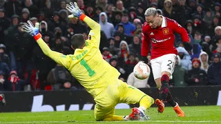 Prensa española criticó a Bravo tras caída de Betis ante Man. United: No transmite seguridad