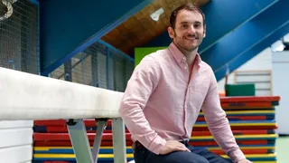 Movilh calificó como “un gran paso de libertad” el reconocimiento de Tomás González