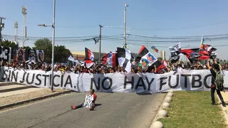 “Sin justicia, no hay fútbol”: Barra de Colo Colo realizó un “arengazo por la dignidad”