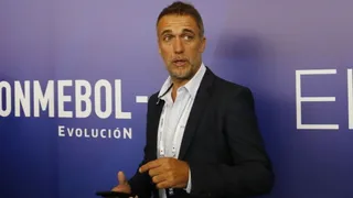 Gabriel Batistuta volvió a anotar a sus 49 años en partido amistoso de leyendas