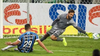 Diego Souza le dio el triunfo a Gremio ante Fluminense con un sutil toque en el área
