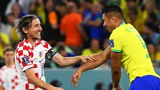 Luka Modric y Casemiro intercambiaron camisetas tras el primer tiempo entre Brasil y Croacia