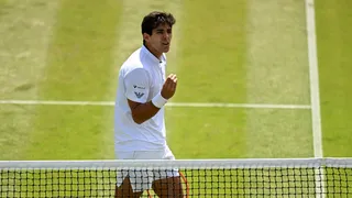 Cristian Garin pierde terreno y vive insólita suspensión en Wimbledon
