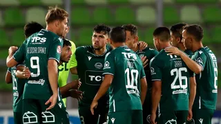 Joaquín Pereyra perdió el control ante dos rivales y vio la roja en Wanderers ante S. Morning