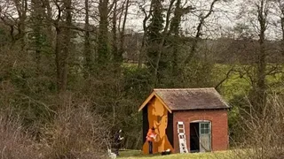 Otra “locura” por Bielsa en Inglaterra: Hincha pintó un mural en un pueblito cerca de Leeds